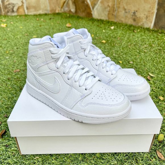 Nike air Jordan 1 triple white shoes - Picture 3 of 4